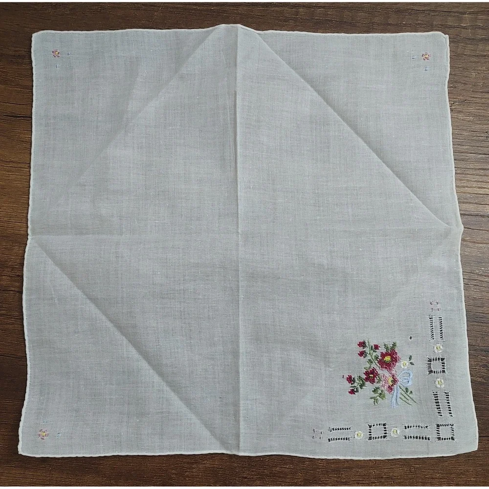 Vintage Handkerchief Hankie Embroidered Floral Bouquet Corner Accents White Z27